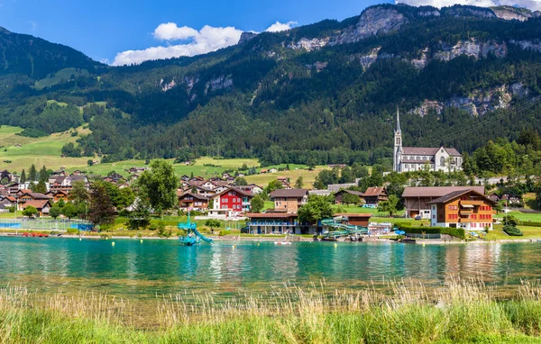 Stunning View Small Town Lungern Lake Side Lungernsee Bernese Oberland — Stock Photo, Image