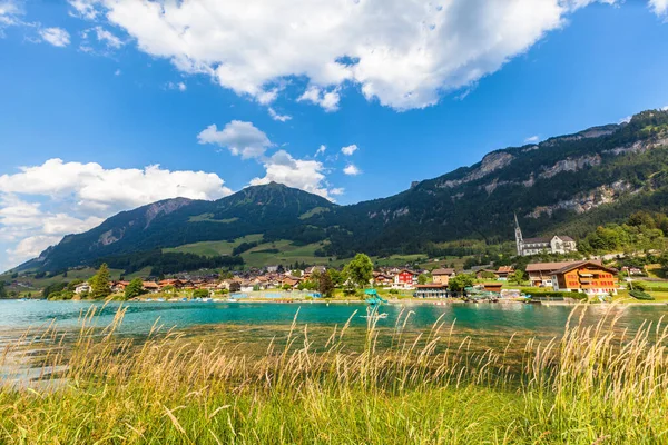 Stunning View Small Town Lungern Lake Side Lungernsee Bernese Oberland — Stock Photo, Image