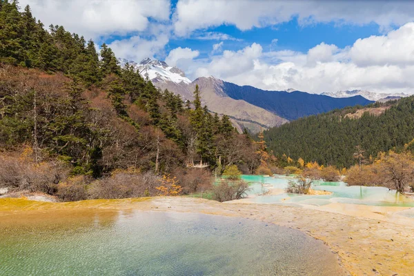 Wspaniały Widok Kolorowe Stawy Parku Narodowym Huanglong Prowincji Syczuan Chiny — Zdjęcie stockowe