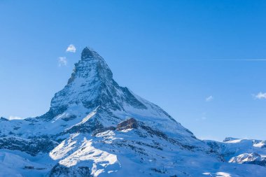 Matterhorn 'un kışın muhteşem manzarası, Valais Kantonu, İsviçre