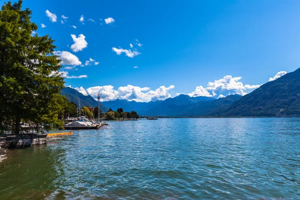 Piękny Widok Jezioro Maggiore Locarno Letni Dzień Kanton Ticino Szwajcaria — Zdjęcie stockowe