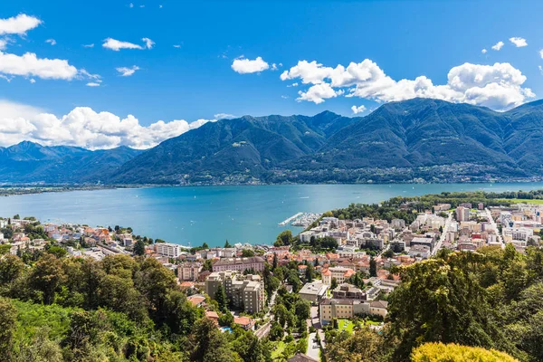 Πανόραμα Άποψη Της Πόλης Locarno Και Maggiore Λίμνη Στο Βουνό — Φωτογραφία Αρχείου