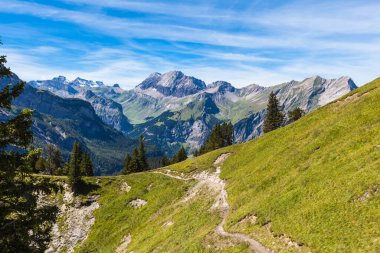 İsviçre 'de Bernese Oberland yakınlarındaki Kandersteg yakınlarındaki Alpler Panorama Manzarası