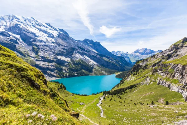 Πανοραμική Θέα Καλοκαίρι Πάνω Από Oeschinensee Oeschinen Λίμνη Και Άλπεις — Φωτογραφία Αρχείου