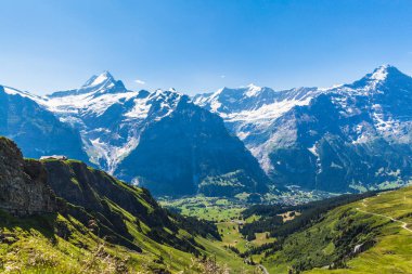 Schreckhorn, Fiescherwand, Eiger, İsviçre 'nin Grindelwald yakınlarındaki ünlü İsviçre Alpleri Panorama Manzarası