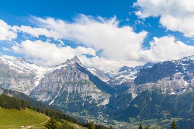 Schreckhorn ve İsviçre 'nin diğer Alpleri' nin Berlin Oberland, İsviçre 'deki Panorama manzarası