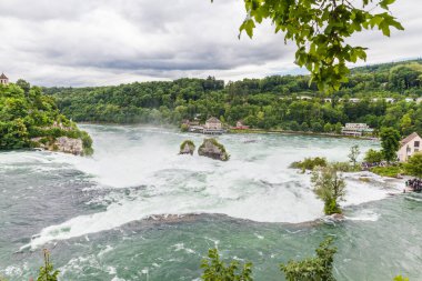 Ren nehrindeki büyük şelale, Schaffhausen, İsviçre
