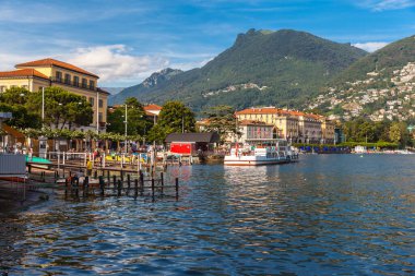 Lugano, İsviçre - 29 Haziran 2013 - Lugano şehri yazın göl kenarında, Ticino Kantonu, İsviçre