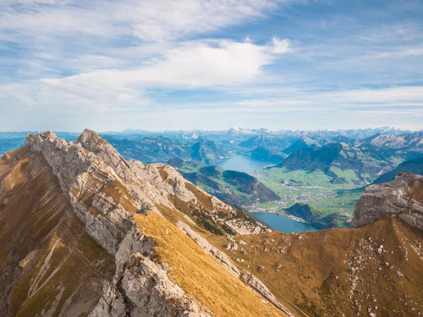 スイスのピラトゥス近くのルツェルン湖とアルプスのパノラマビュー — ストック写真