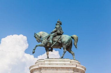 Altare della Patria, Roma, İtalya önünde Victor Emmanuel 'in bronz binicilik heykeline yakından bakın.