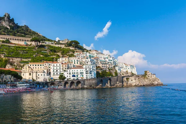 Vista Famosa Cidade Amalfi Sol Tarde Costa Mar Mediterrâneo Itália — Fotografia de Stock