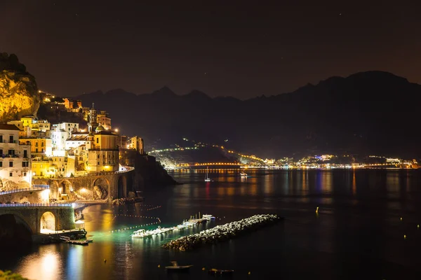 Vista Nocturna Amalfi Costa Del Mar Mediterráneo Italia Con Luces —  Fotos de Stock