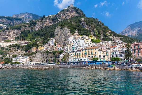 Talya Nın Ünlü Şehri Amalfi Nin Akdeniz Kıyısındaki Manzarası — Stok fotoğraf