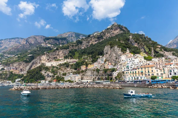 Amalfi Italien Juli 2013 Viele Touristen Kommen Mit Bussen Nach — Stockfoto
