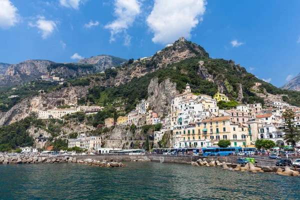 Amalfi Italien Juli 2013 Viele Touristen Kommen Mit Bussen Nach — Stockfoto