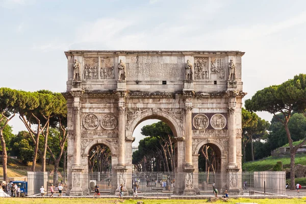 Rome Italië Juli 2013 Boog Van Constantijn Bij Het Colosseum — Stockfoto