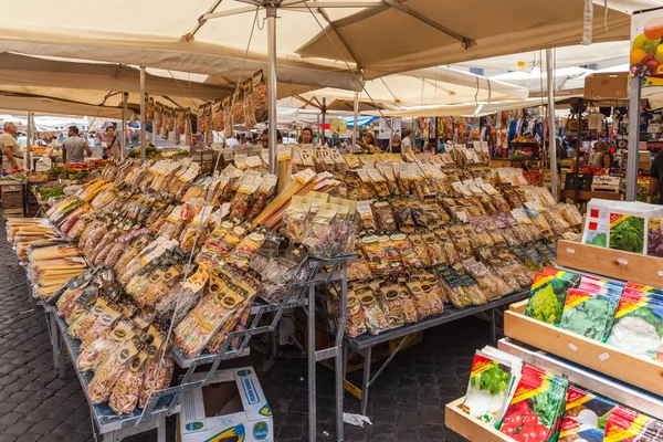 Рим Италия Июля 2013 Итальянская Паста Продаже Открытом Рынке Площади — стоковое фото