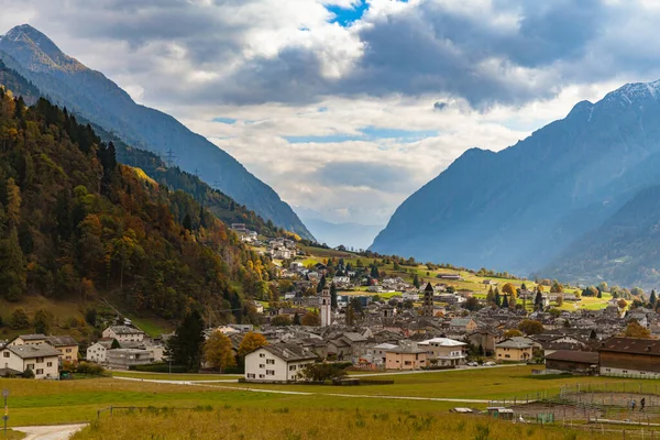 Bela Vista Panorâmica Cidade Poschiavo Vale Com Alpes Suíços Fundo — Fotografia de Stock