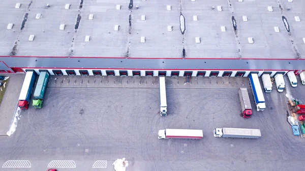 Luchtfoto Schot Van Industriële Magazijn Laden Dock Waar Veel Truck — Stockfoto
