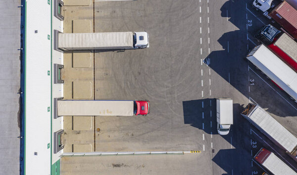 Trailers at docking stations of a distribution center waiting to