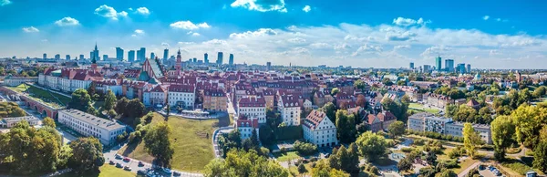Panoramic view of Warsaw in a summer day n Poland. Old town and — Stock Photo, Image