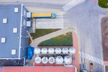 Endüstriyel ambar yükleme Dock hava yan shot nerede Man