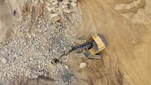 Escavadeira Industrial Trabalhando Local Construção Vista Aérea Drone — Vídeo de Stock