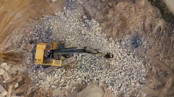 Luftaufnahme Eines Arbeitenden Baggers Bergwerk Industrie — Stockvideo