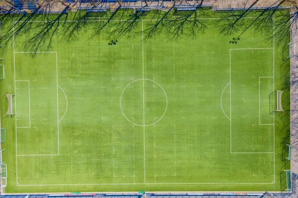 Luchtfoto van leeg voetbalveld in Europa — Stockfoto