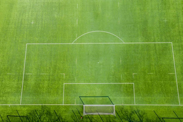 Vista aérea del campo de fútbol vacío en Europa — Foto de Stock