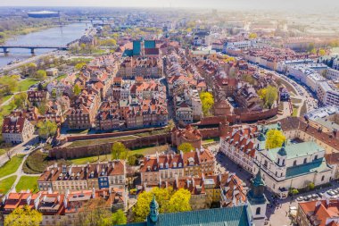 Tarihi sokak şehir mimarisi ve windo ile Eski şehir meydanı