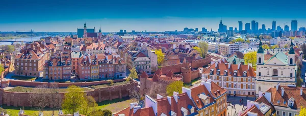 Skyline Varšava se starým městem. Varšava, Polsko staré městské tržiště — Stock fotografie