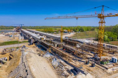 Yeni S7 otoyolu üzerindeki viyadük inşaatı, Luban, Polonya