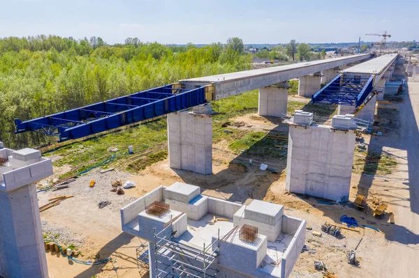 Construção em curso de uma linha de transporte rápido em massa - Rodovia . — Fotografia de Stock