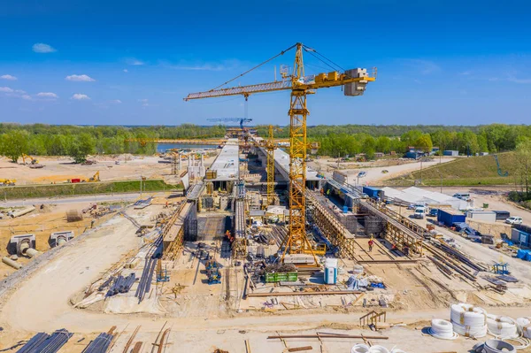 Construcción del viaducto en la nueva autopista S7, Luban, Polonia —  Fotos de Stock