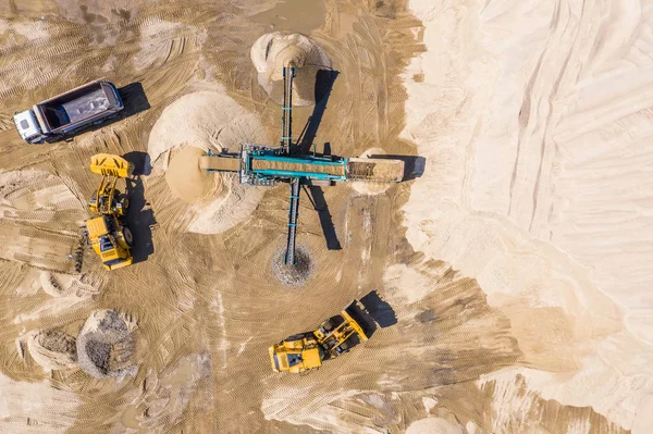 Kavicsos és homok nyitott bányabányászat. Légifelvétel — Stock Fotó