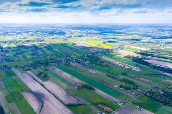 Bovenaanzicht foto van vliegende drone van velden voor oogst op — Stockfoto
