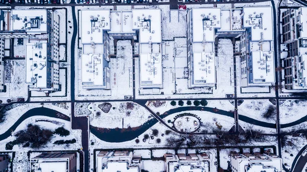 Luftaufnahme von eingeschneit in traditionellen Wohnvororten — Stockfoto