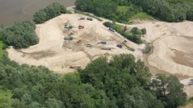 Konveyör kum ocağında madencilik. Madencilik makine hava görünümünü. Madencilik sektörü