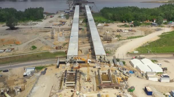 Aerial view of the construction of the bridge and the highway passing — Stock Video