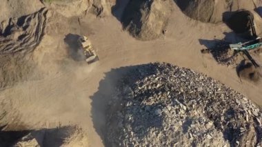 Havadan görünümü ezilmiş taş ocağı makine