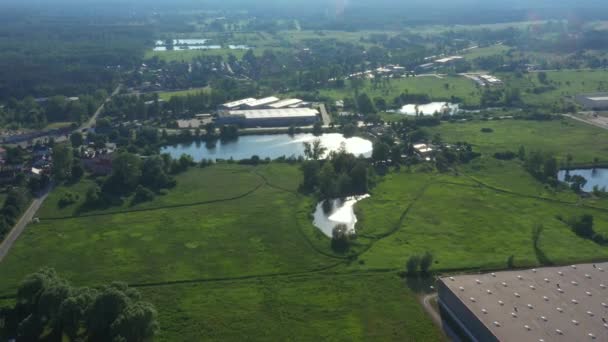 Vista aérea de almacén con camiones . — Vídeos de Stock