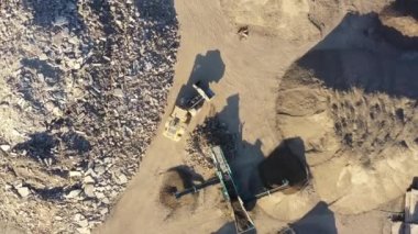 Havadan görünümü ezilmiş taş ocağı makine