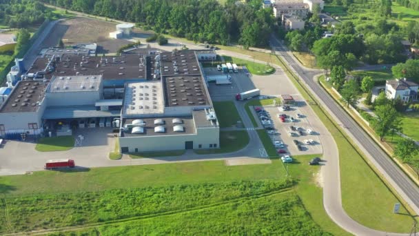 Moderne Fabrikgebäude und Lagerlogistik. Luftbild — Stockvideo