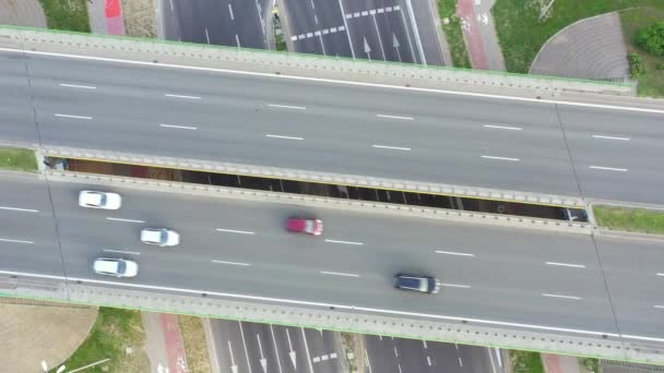 Vista aérea de la súper carretera durante la hora punta — Vídeo de stock