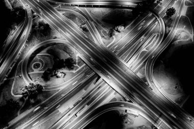 Gece Meşgul Karayolu Yol Kavşaklar Yukarıda Havadan Görünümü. I