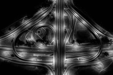 Otoyol kavşaklarının havadan görünümü. Köprü yolları structur işareti