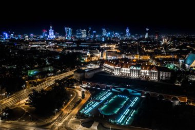 Merkezin ve Eski Savaş Şehri'nin muhteşem panoramik gece manzarası