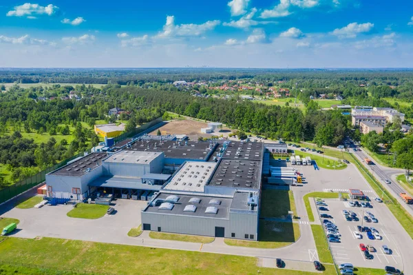 Aerial drönarvy på distributionscentral. Logistik och transport — Stockfoto