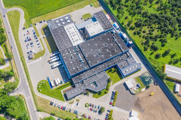 Luchtfoto drone uitzicht op magazijn en logistiek centrum. Logistieke en — Stockfoto